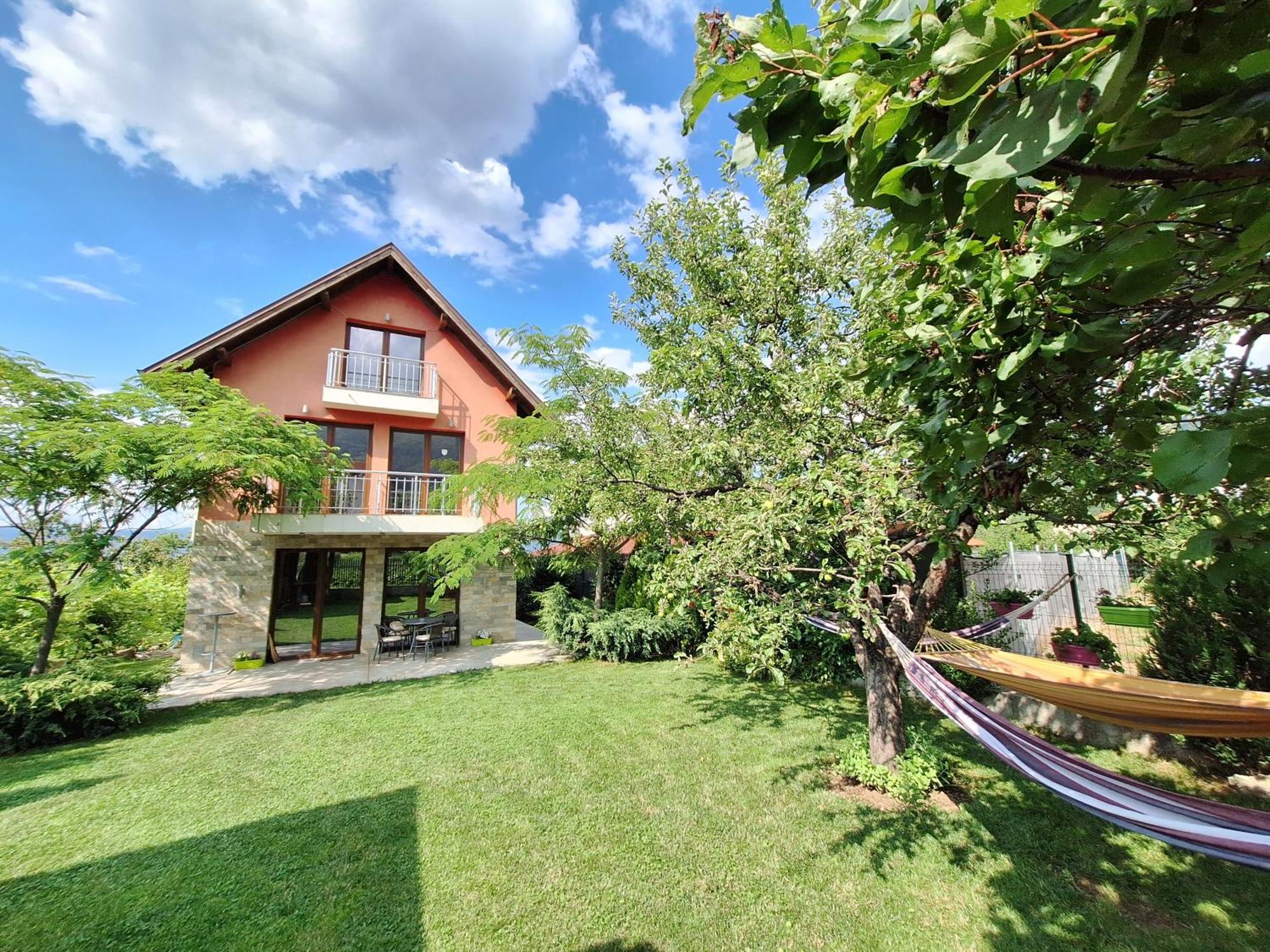 Guest House Vessyta Saparewa Banja Exterior foto